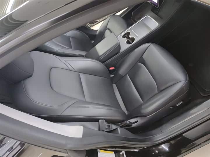 Фото 25 - Tesla Model 3