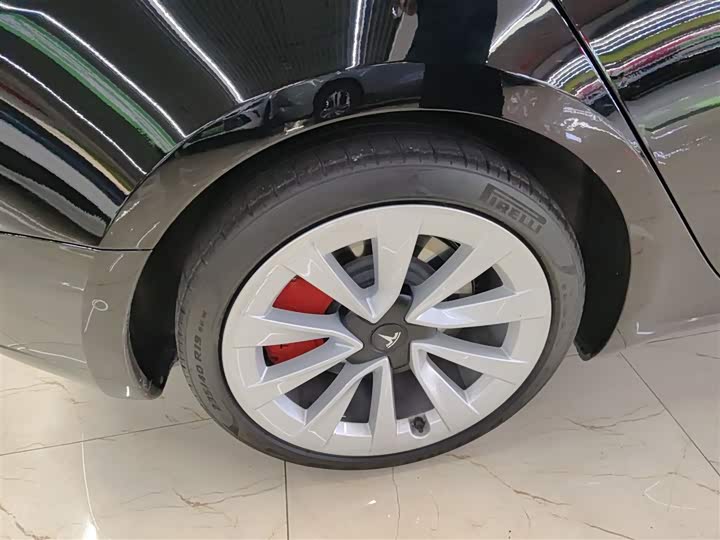 Фото 26 - Tesla Model 3