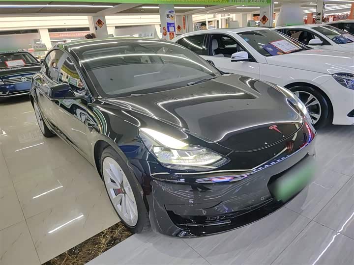 Фото 4 - Tesla Model 3