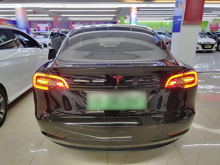 Фото 6 - Tesla Model 3