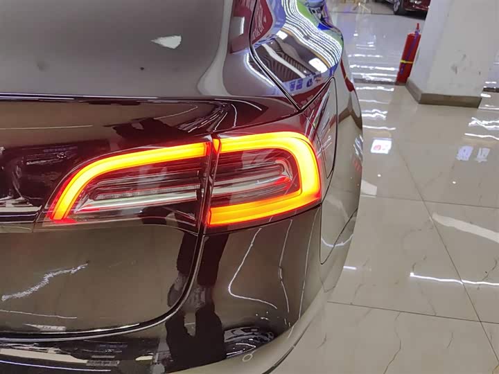 Фото 8 - Tesla Model 3