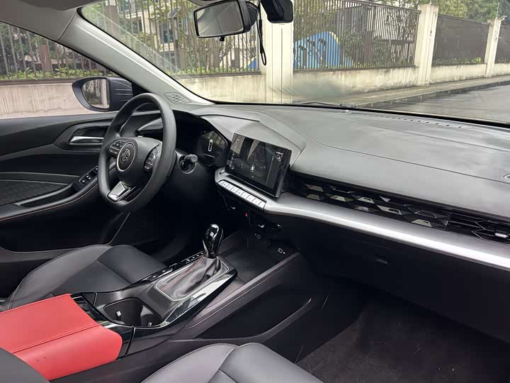 Фото 16 - MG Motor 5