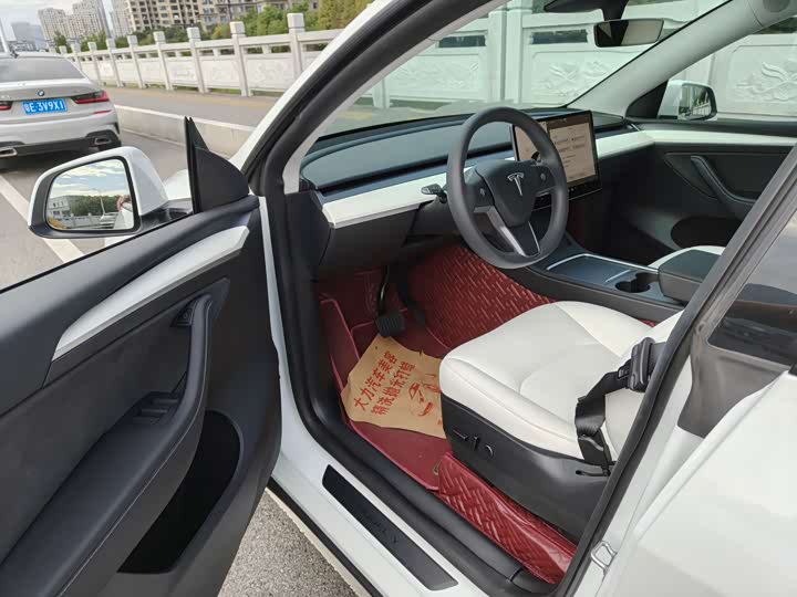 Фото 10 - Tesla Model Y