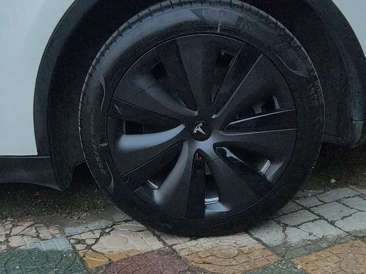 Фото 14 - Tesla Model Y