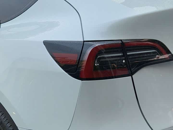 Фото 17 - Tesla Model Y