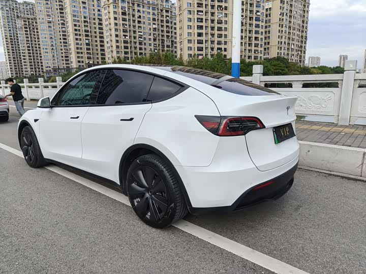Фото 3 - Tesla Model Y