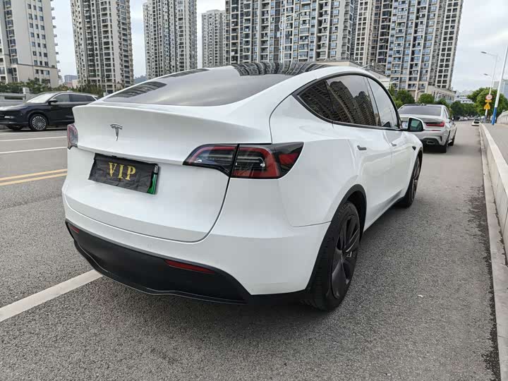 Фото 4 - Tesla Model Y