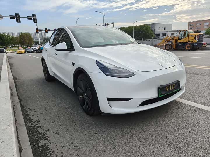 Фото 6 - Tesla Model Y