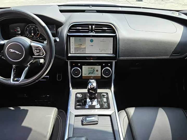 Фото 5 - Jaguar XE L