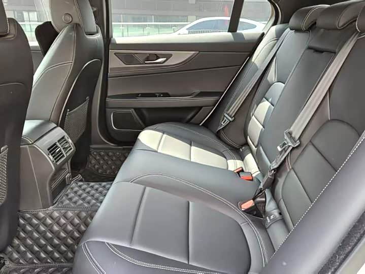 Фото 6 - Jaguar XE L