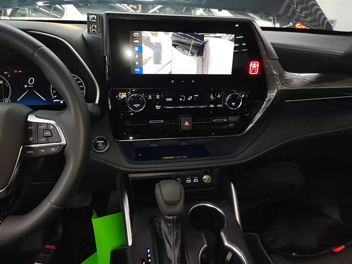 Фото 13 - Toyota Crown Kluger