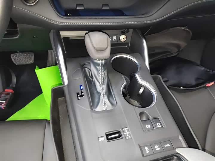 Фото 14 - Toyota Crown Kluger