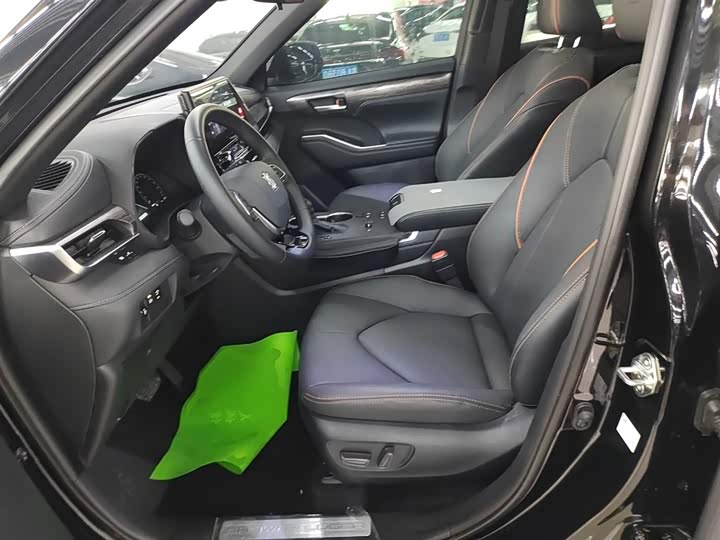 Фото 15 - Toyota Crown Kluger