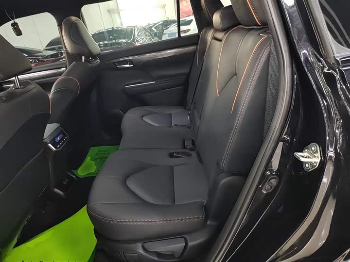 Фото 17 - Toyota Crown Kluger