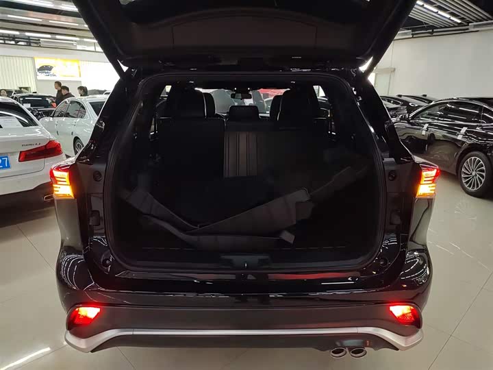 Фото 19 - Toyota Crown Kluger