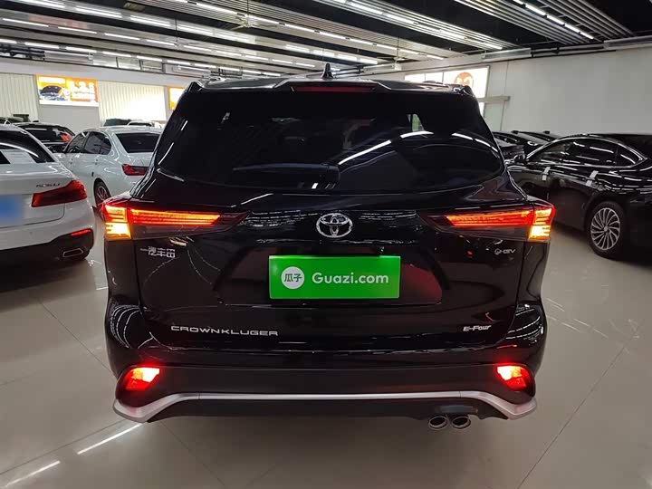 Фото 6 - Toyota Crown Kluger