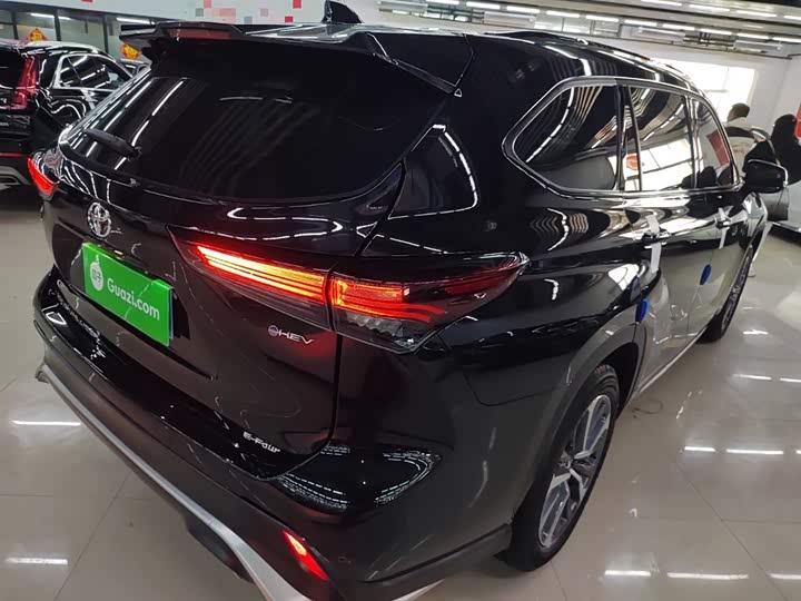 Фото 7 - Toyota Crown Kluger