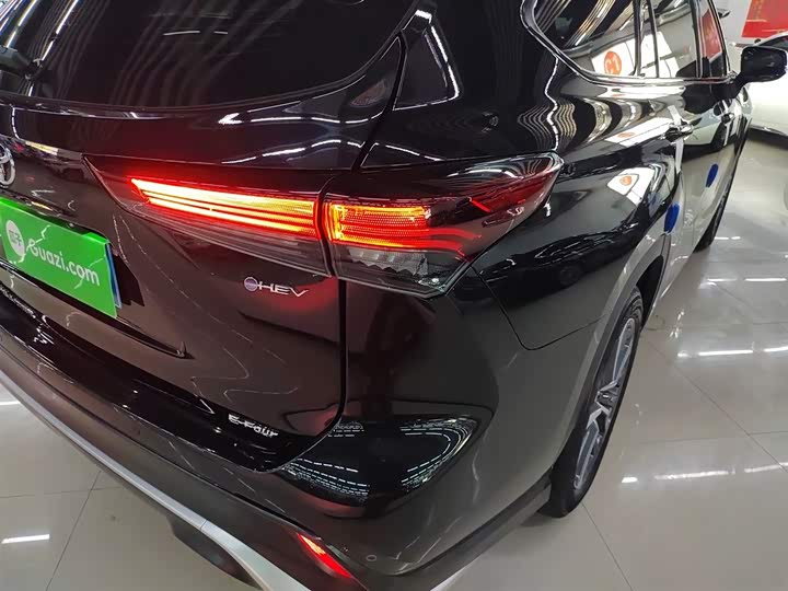 Фото 8 - Toyota Crown Kluger