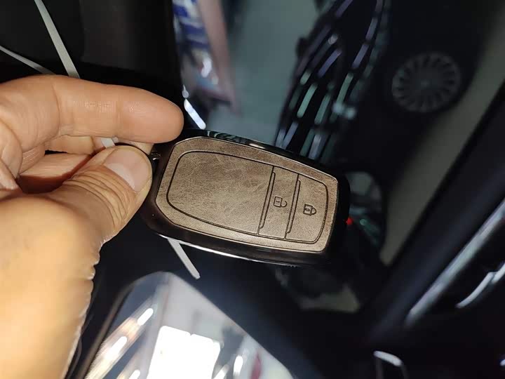 Фото 9 - Toyota Crown Kluger