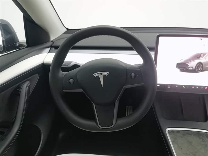 Фото 11 - Tesla Model Y