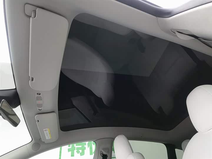 Фото 14 - Tesla Model Y