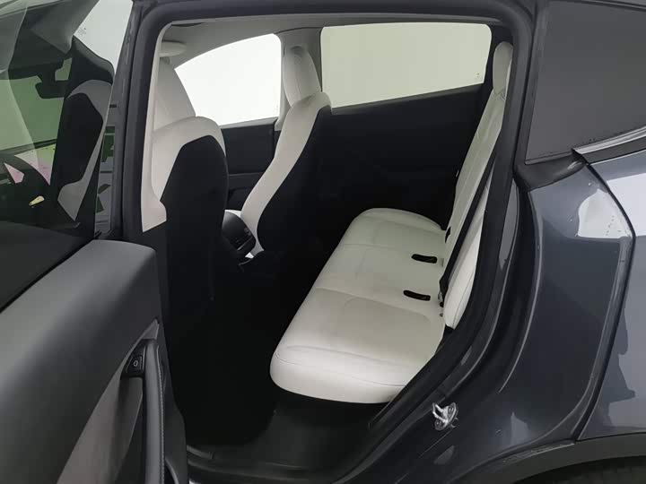 Фото 15 - Tesla Model Y