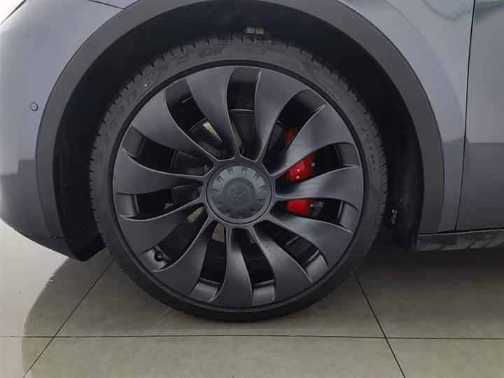 Фото 17 - Tesla Model Y