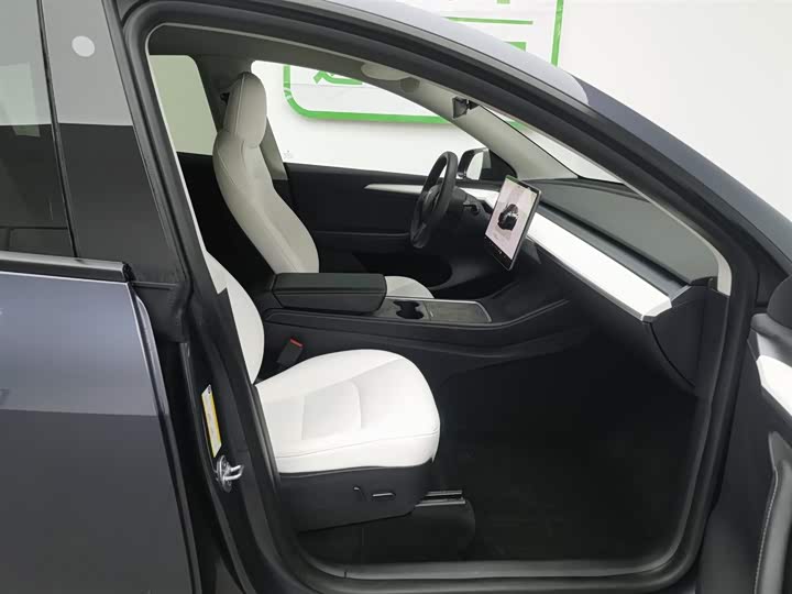 Фото 23 - Tesla Model Y