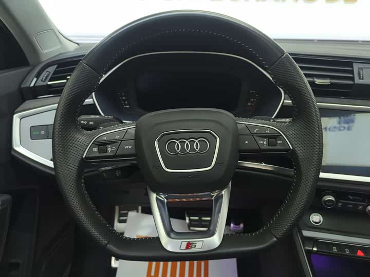 Фото 10 - Audi Q3 Sportback