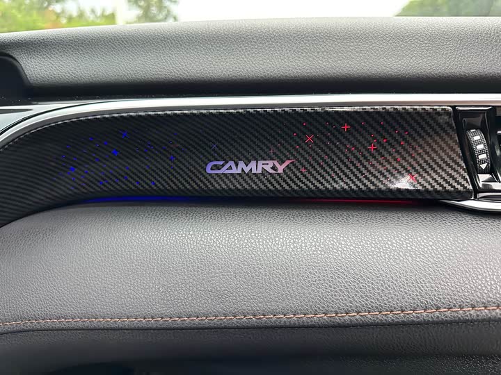 Фото 10 - Toyota Camry