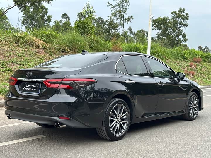 Фото 11 - Toyota Camry