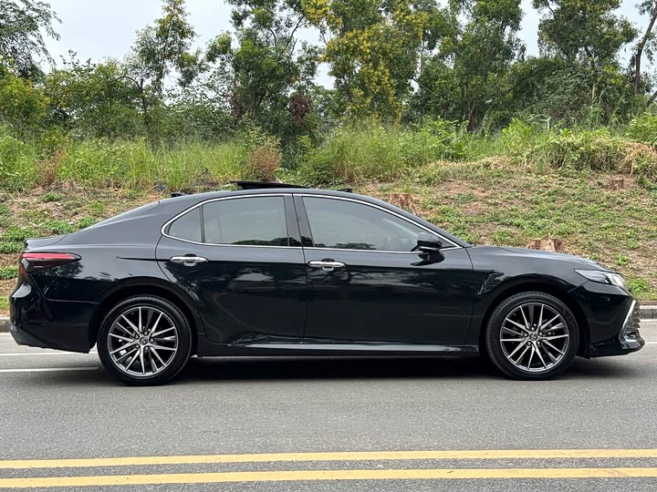 Фото 15 - Toyota Camry