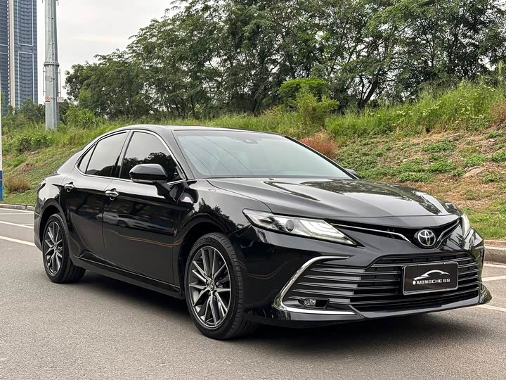 Фото 3 - Toyota Camry