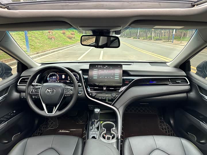 Фото 7 - Toyota Camry