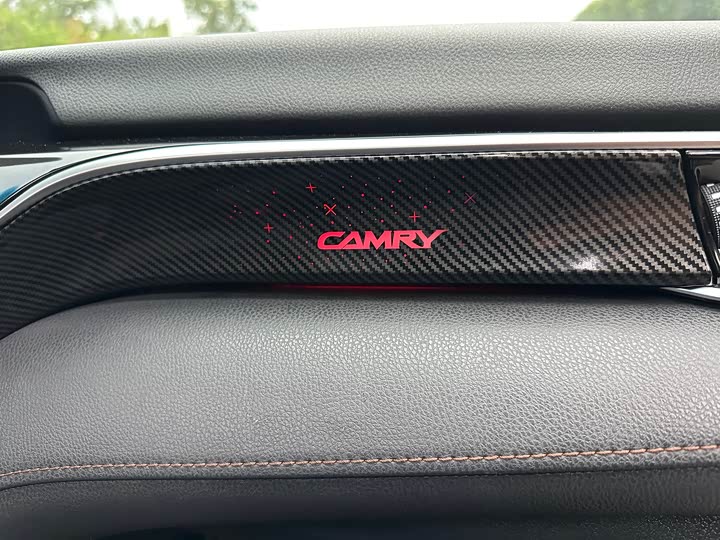 Фото 9 - Toyota Camry