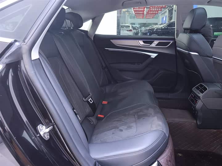 Фото 21 - Audi A7L