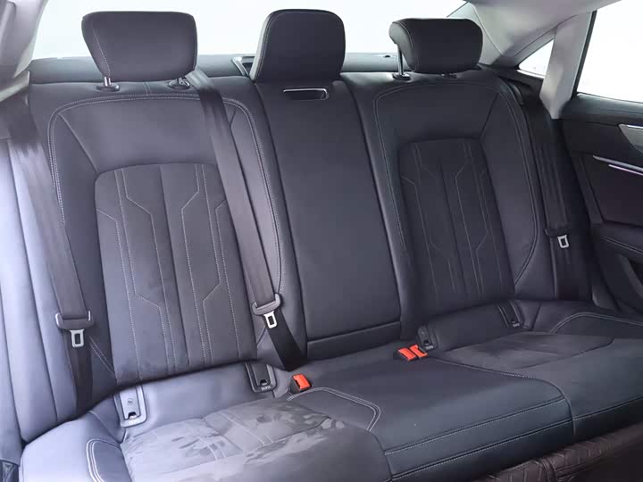 Фото 22 - Audi A7L