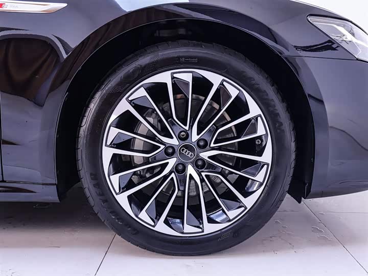 Фото 6 - Audi A7L