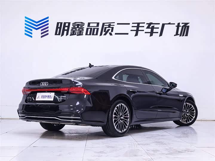 Фото 7 - Audi A7L
