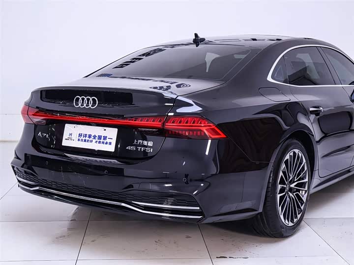 Фото 8 - Audi A7L