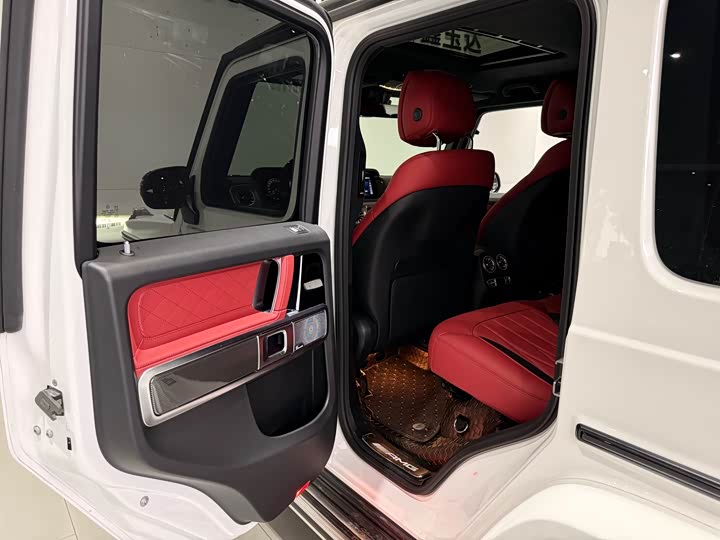 Фото 33 - Mercedes-Benz G-Class AMG