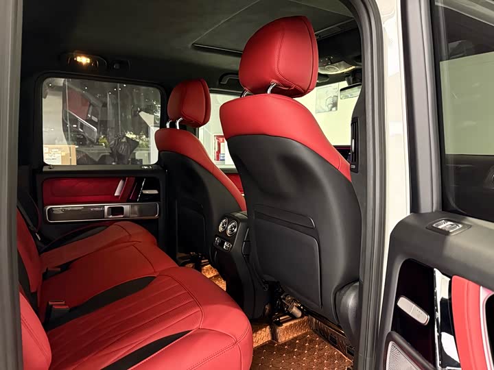 Фото 35 - Mercedes-Benz G-Class AMG