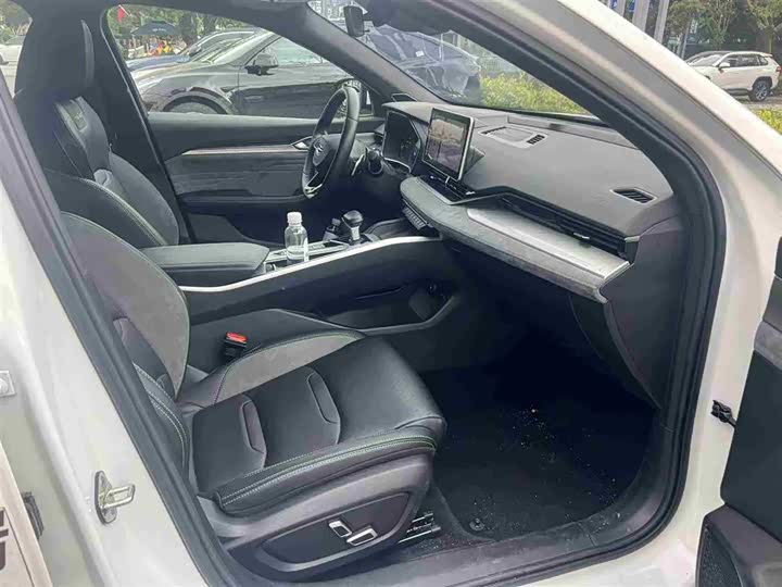 Фото 3 - Geely Preface