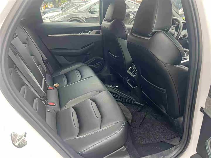 Фото 4 - Geely Preface