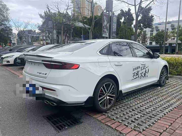 Фото 8 - Geely Preface