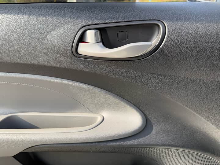 Фото 17 - Kia Pegas