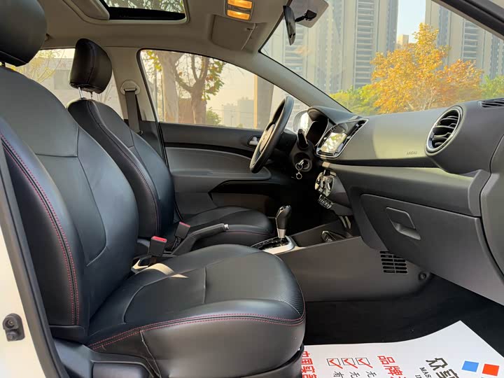 Фото 9 - Kia Pegas