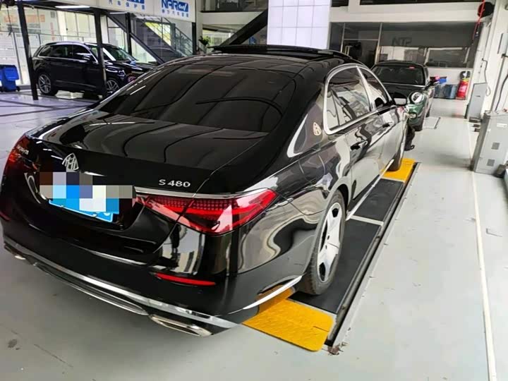 Фото 2 - Mercedes-Benz Maybach S-Class