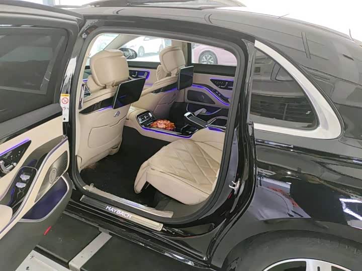 Фото 6 - Mercedes-Benz Maybach S-Class