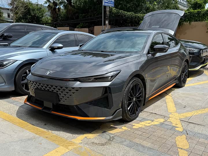 Фото 1 - Changan UNI-V